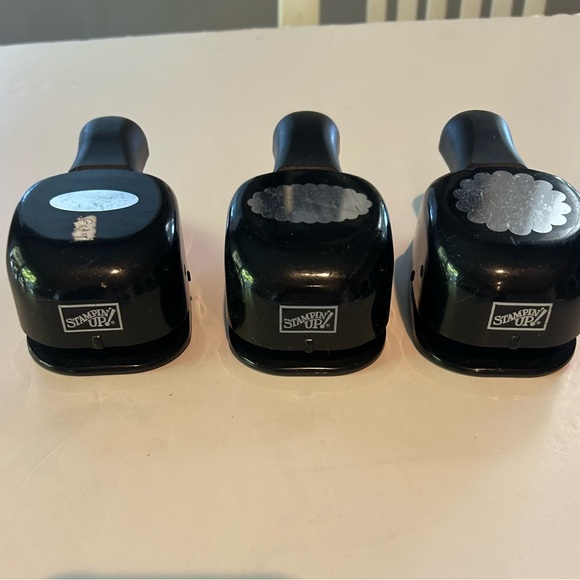 STAMPIN UP! TRIO OF HANDHELD PUNCHES - OVAL, SCALLOPED OVAL & SCALLOPED CIRCLE - Picture 3 of 12